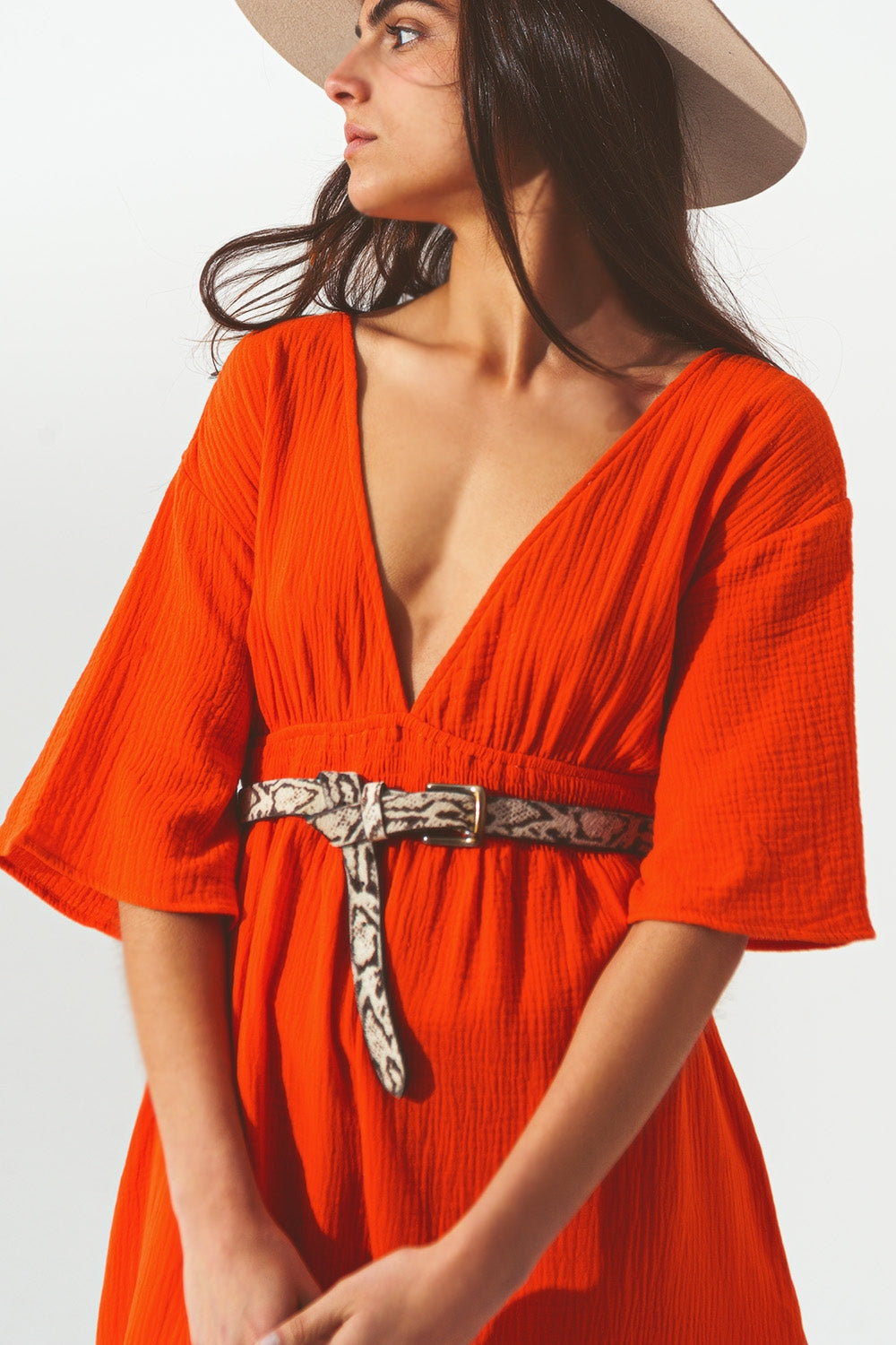 Vestido largo con cuello en V texturizado en naranja