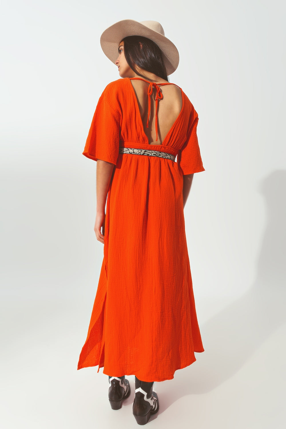 Vestido largo con cuello en V texturizado en naranja