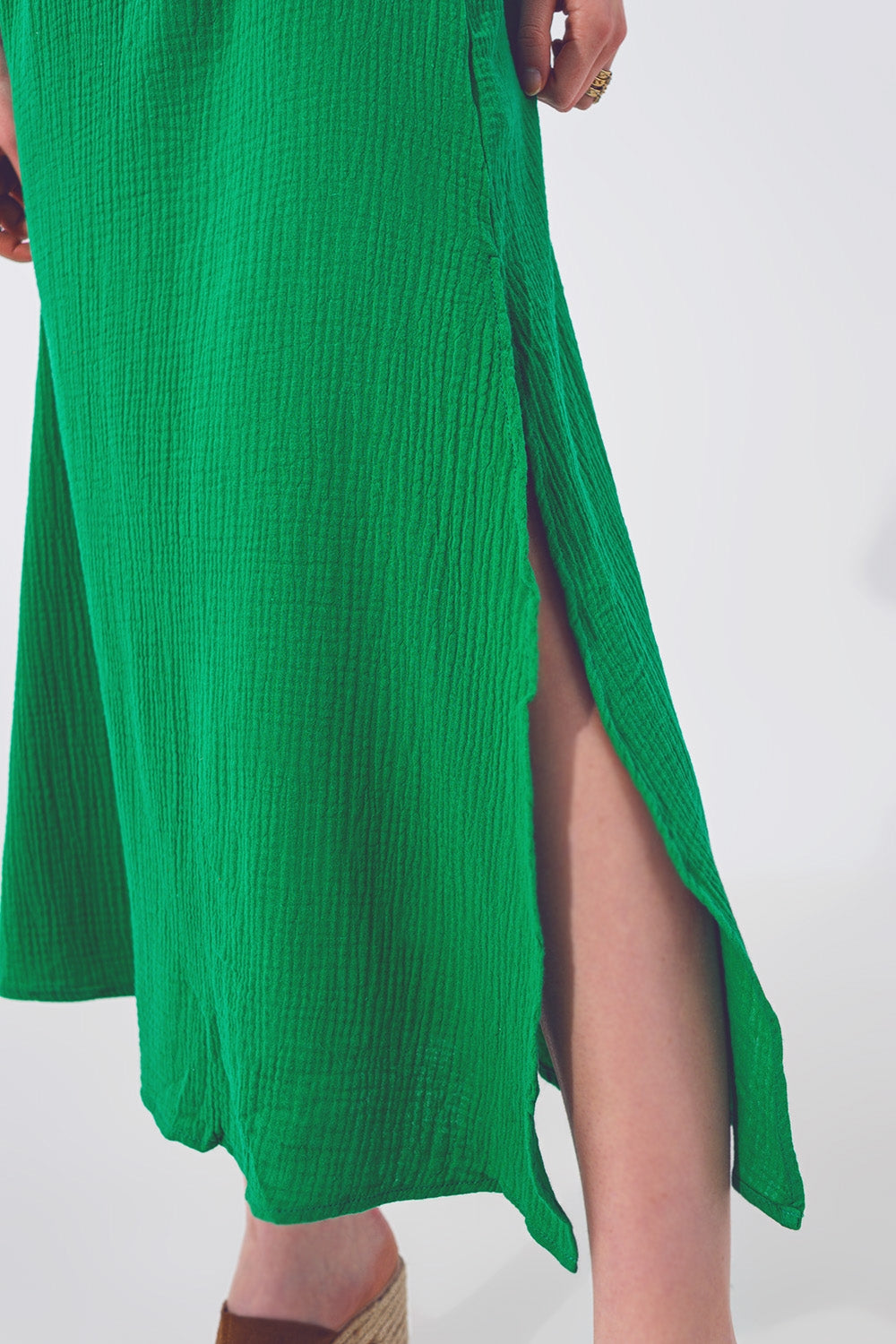 Vestido largo con cuello en V texturizado en verde