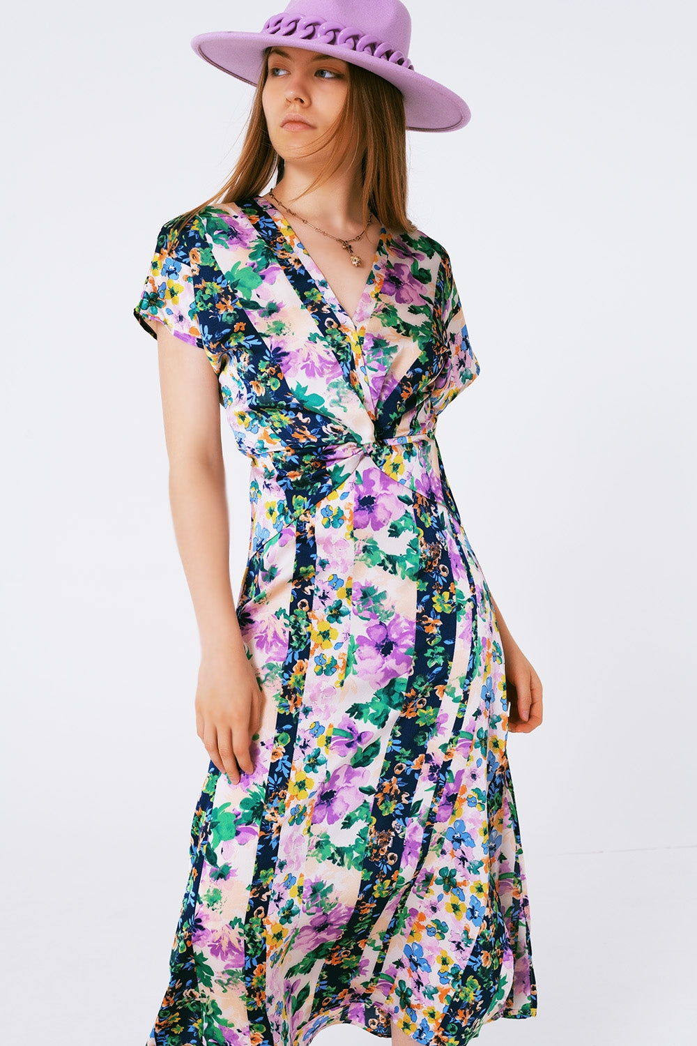 Vestido largo con estampado de flores y nudo frontal en multicolor morado y verde