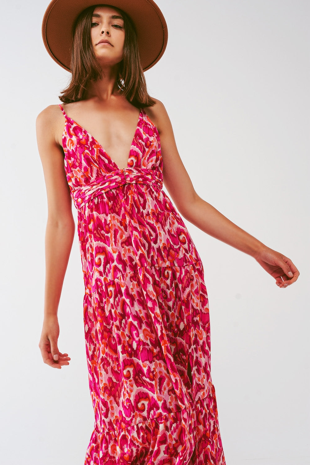 Vestido largo con estampado floral y escote en V en rosa