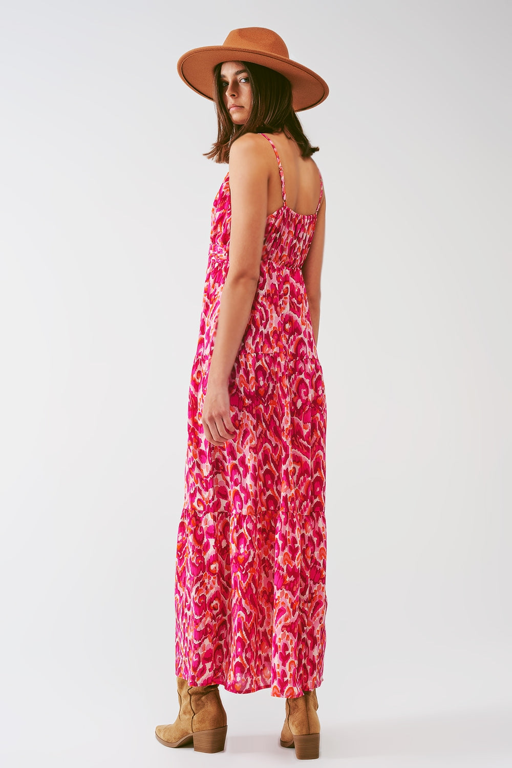 Vestido largo con estampado floral y escote en V en rosa