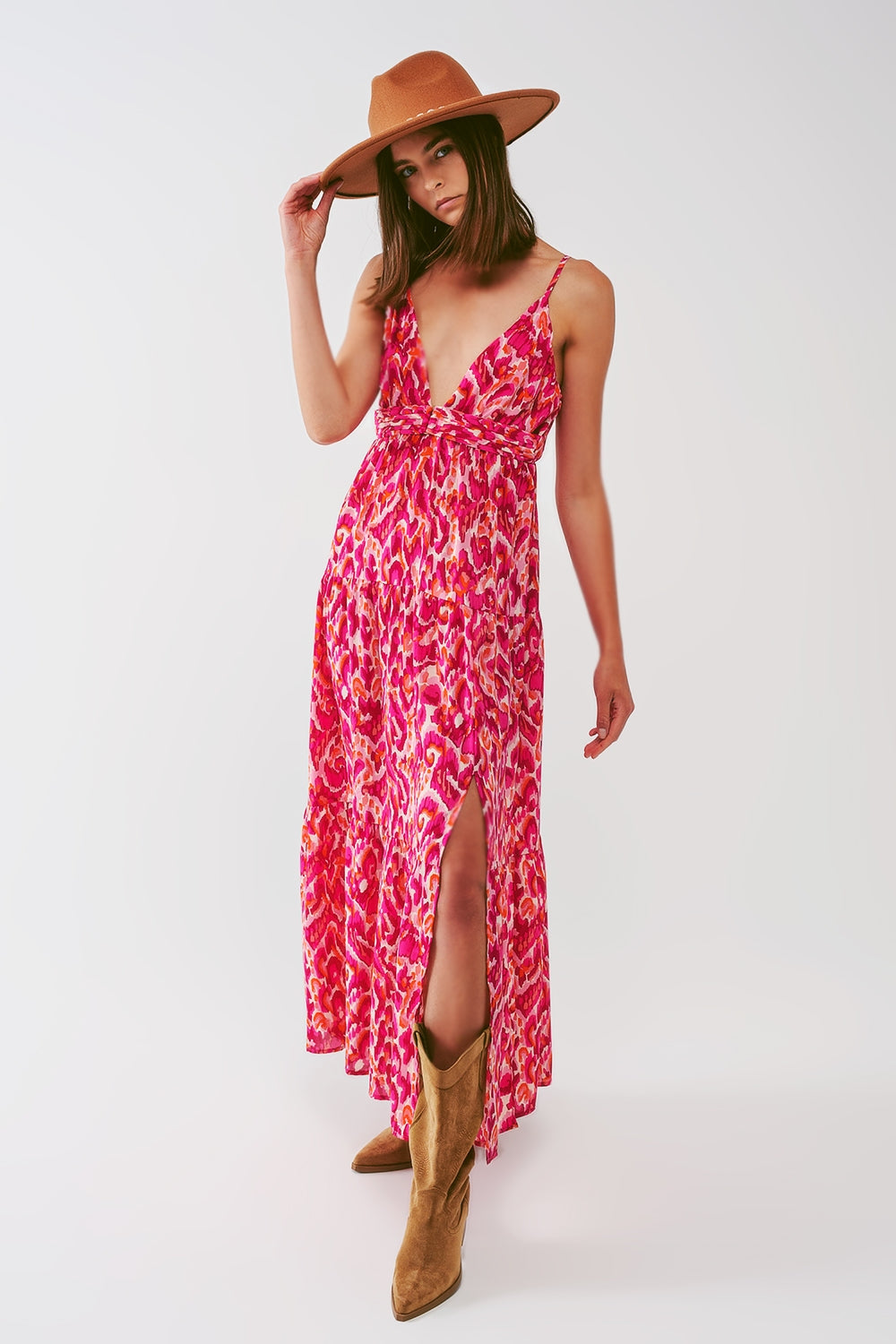 Vestido largo con estampado floral y escote en V en rosa