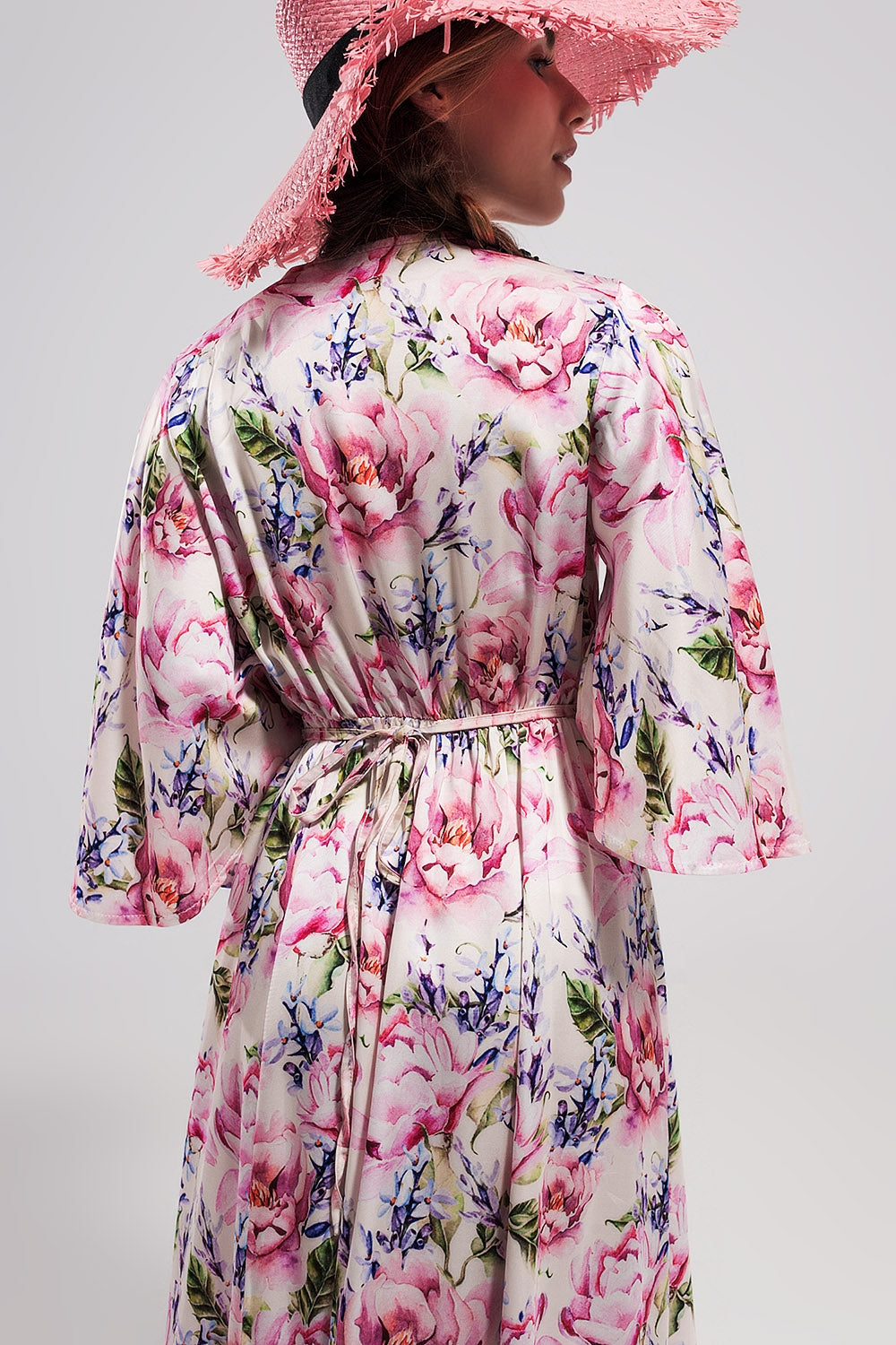Vestido largo con estampado floral y mangas con vuelo rosa