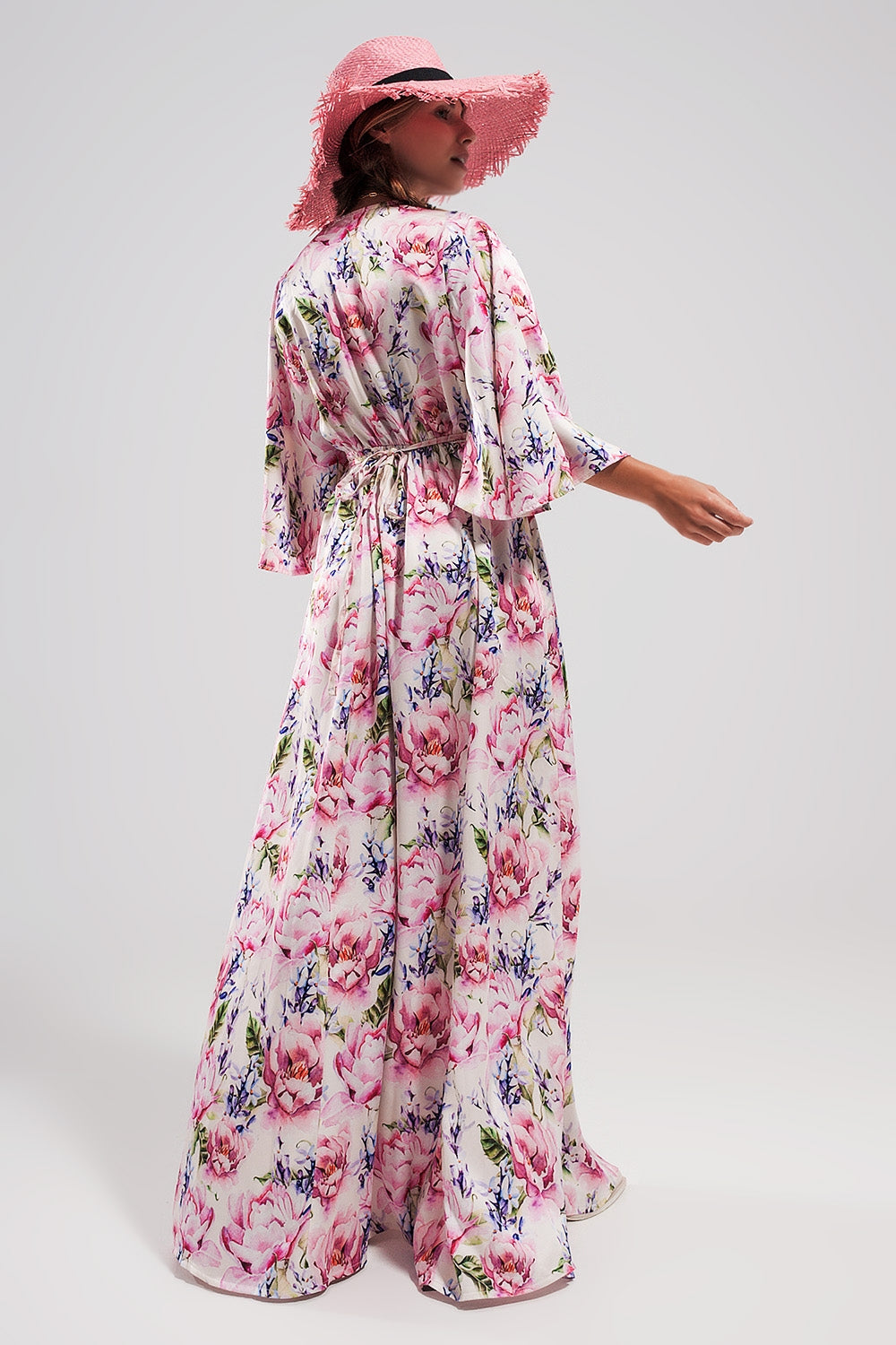 Vestido largo con estampado floral y mangas con vuelo rosa