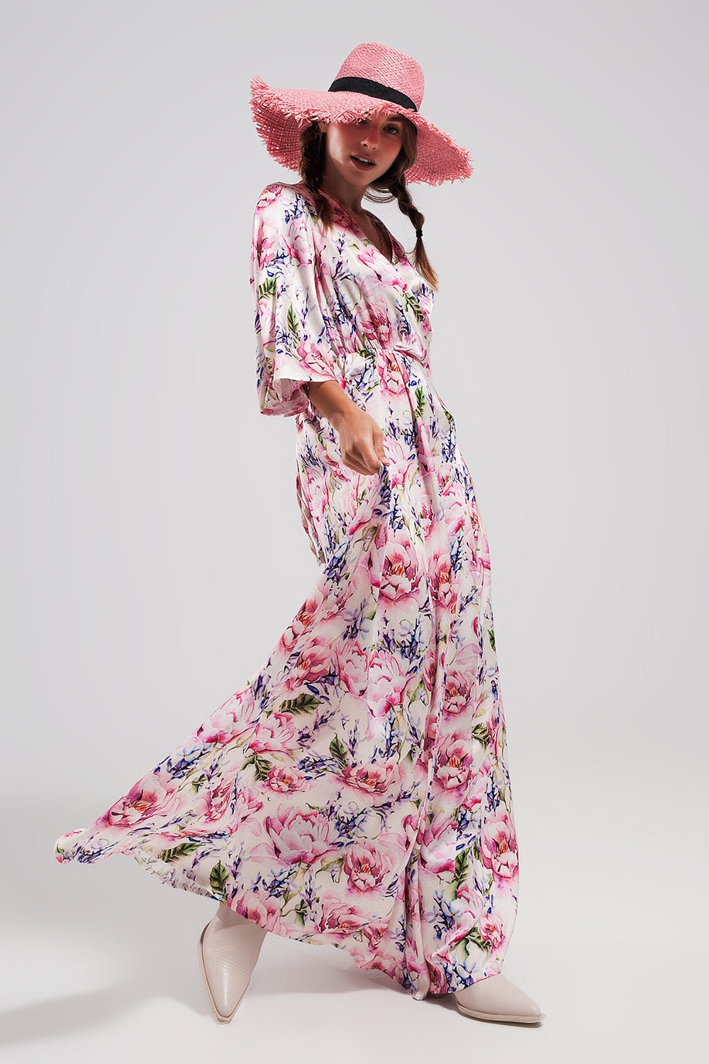 Vestido largo con estampado floral y mangas con vuelo rosa