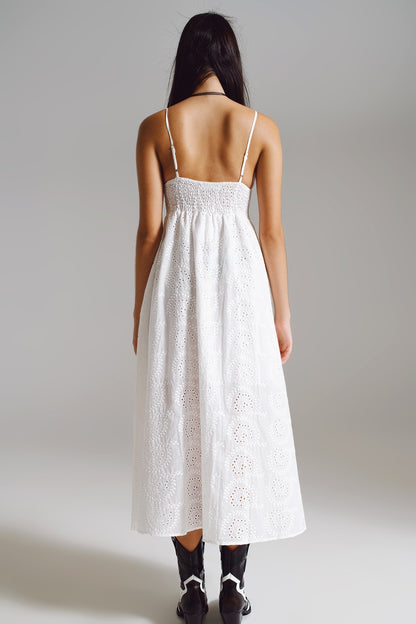 Vestido largo de crochet blanco con cintura ajustada