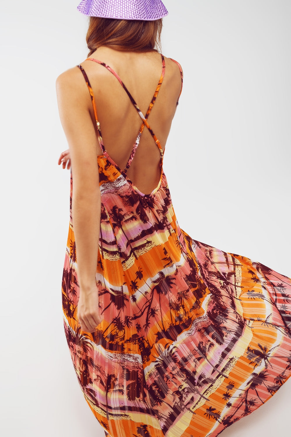 Vestido largo maxi de espalda abierta con estampado tropical en rosa
