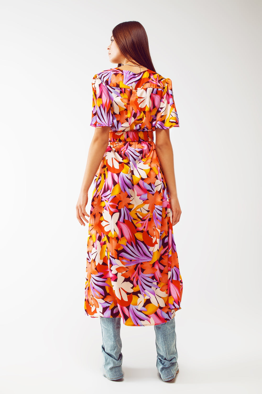 Vestido largo plisado con escote en V en multicolor