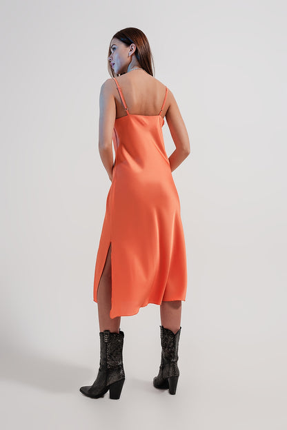 Vestido lencero de satén midi color naranja de tirantes