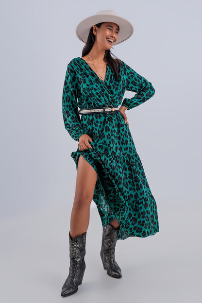 Q2 Vestido maxi color verde escalonado con diseño cruzado y mangas largas