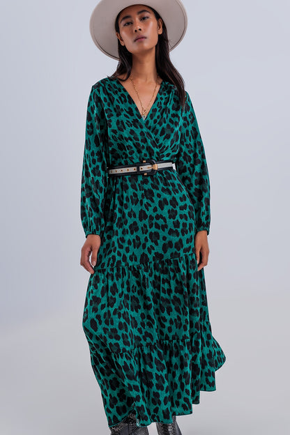 Vestido maxi color verde escalonado con diseño cruzado y mangas largas
