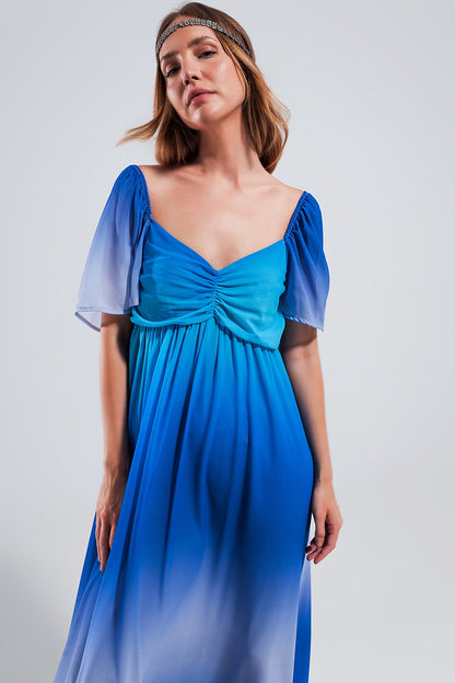 Vestido maxi con diseño degradado y escote corazón azul
