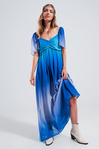 Vestido maxi con diseño degradado y escote corazón azul