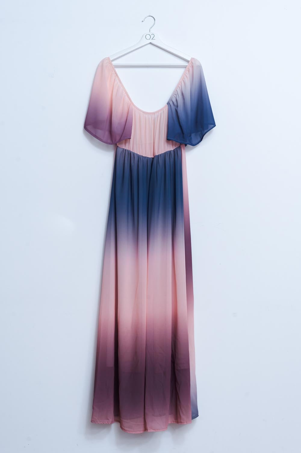 Vestido maxi con diseño degradado y escote corazón beige