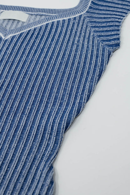 Vestido midi azul de canalé grueso con mangas casquillo