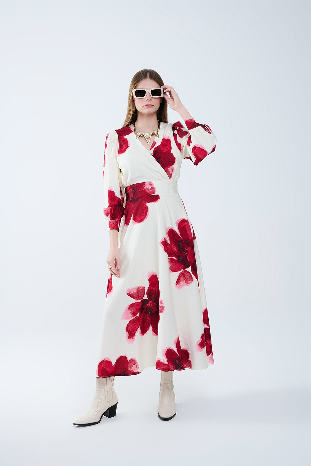 Vestido midi beige con estampado floral tropical rojo y mangas largas