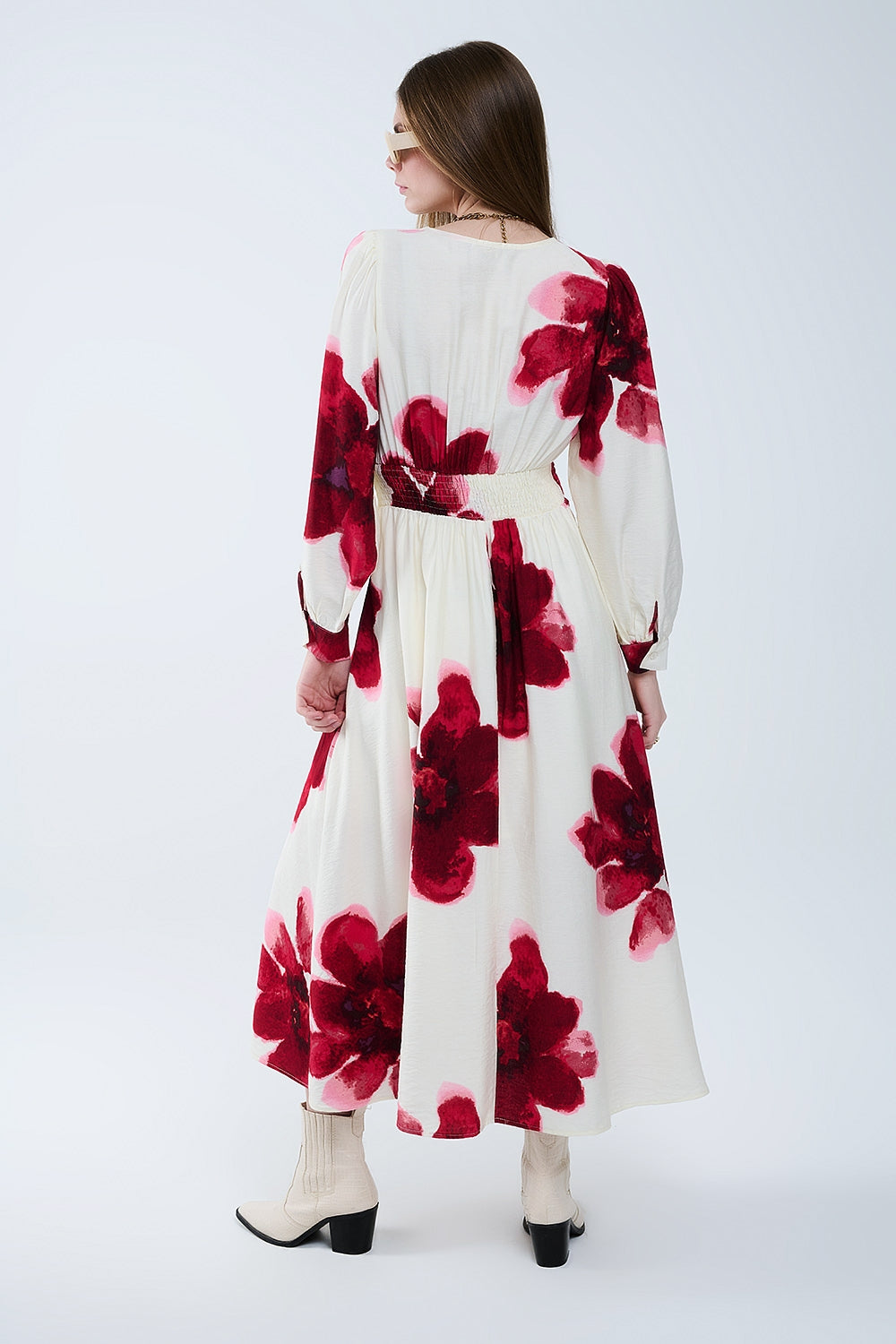 Vestido midi beige con estampado floral tropical rojo y mangas largas