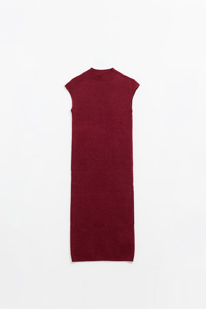 vestido midi burdeos ajustado sin mangas