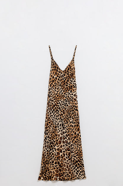 Vestido midi con estampado de leopardo