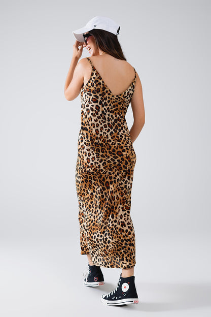 Vestido midi con estampado de leopardo