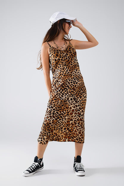 Vestido midi con estampado de leopardo