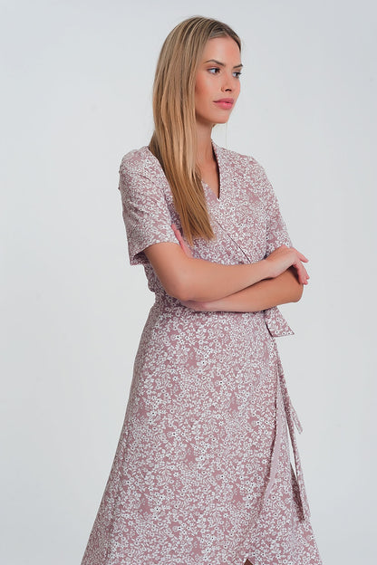 Vestido midi cruzado con estampado floral  en rosa
