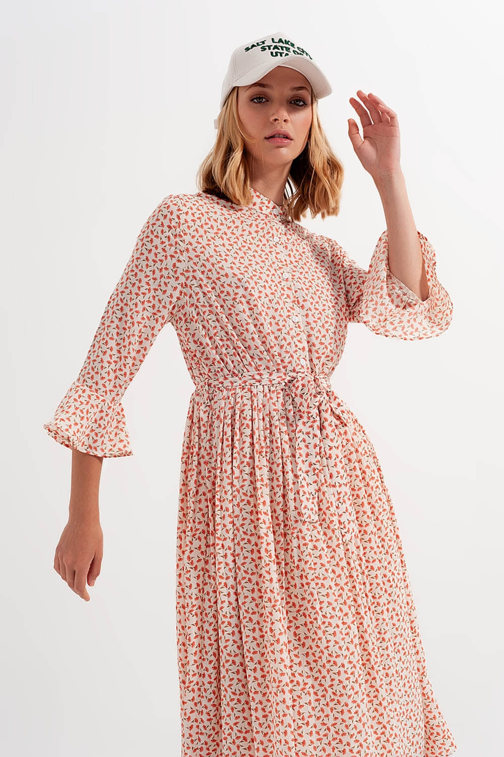 Vestido midi de cuello alto con botones y estampado floral coral