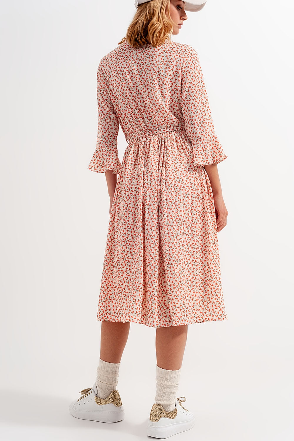 Vestido midi de cuello alto con botones y estampado floral coral