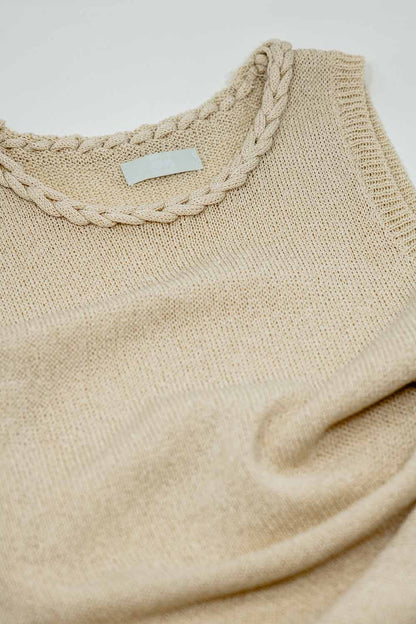 Vestido midi de punto con detalle trenzado en color beige