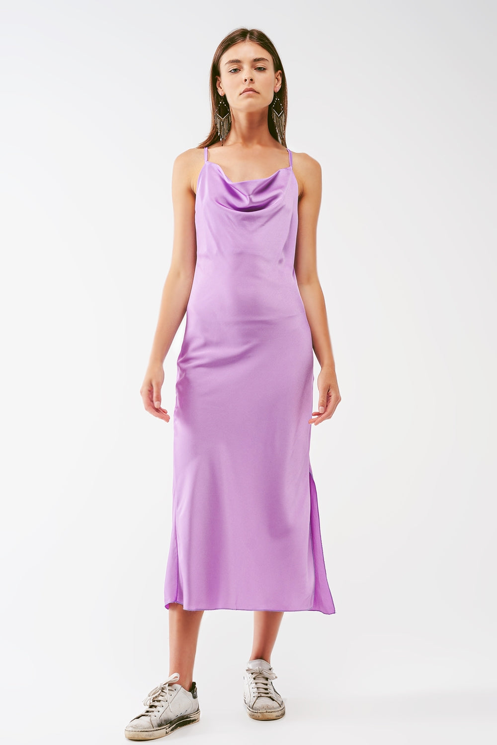 Vestido midi de satén con cuello drapeado en lila