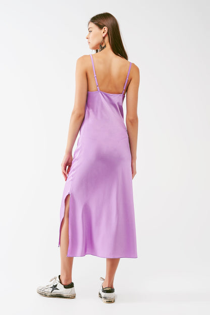 Vestido midi de satén con cuello drapeado en lila