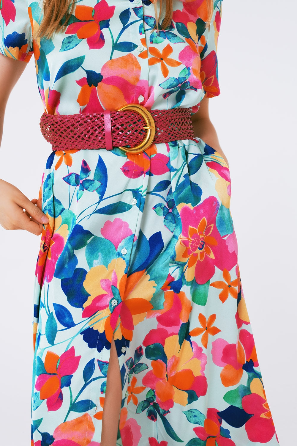 Vestido midi en raso suave con estampado de flores
