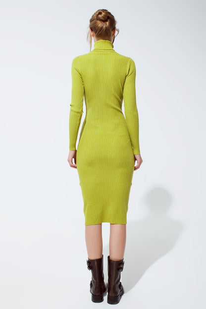 Vestido MIDI en verde con cuello de tortuga