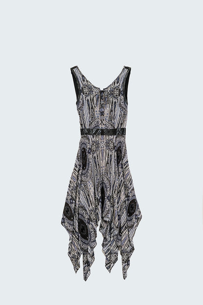 Q2 Vestido midi estampado gris con costados hundidos
