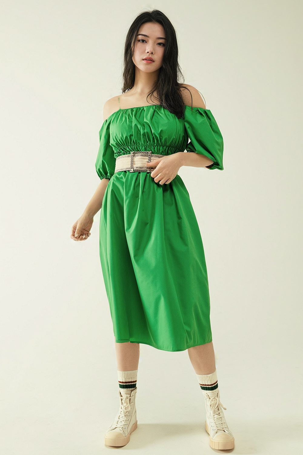 Vestido Midi verde con mangas cortas y tirantes