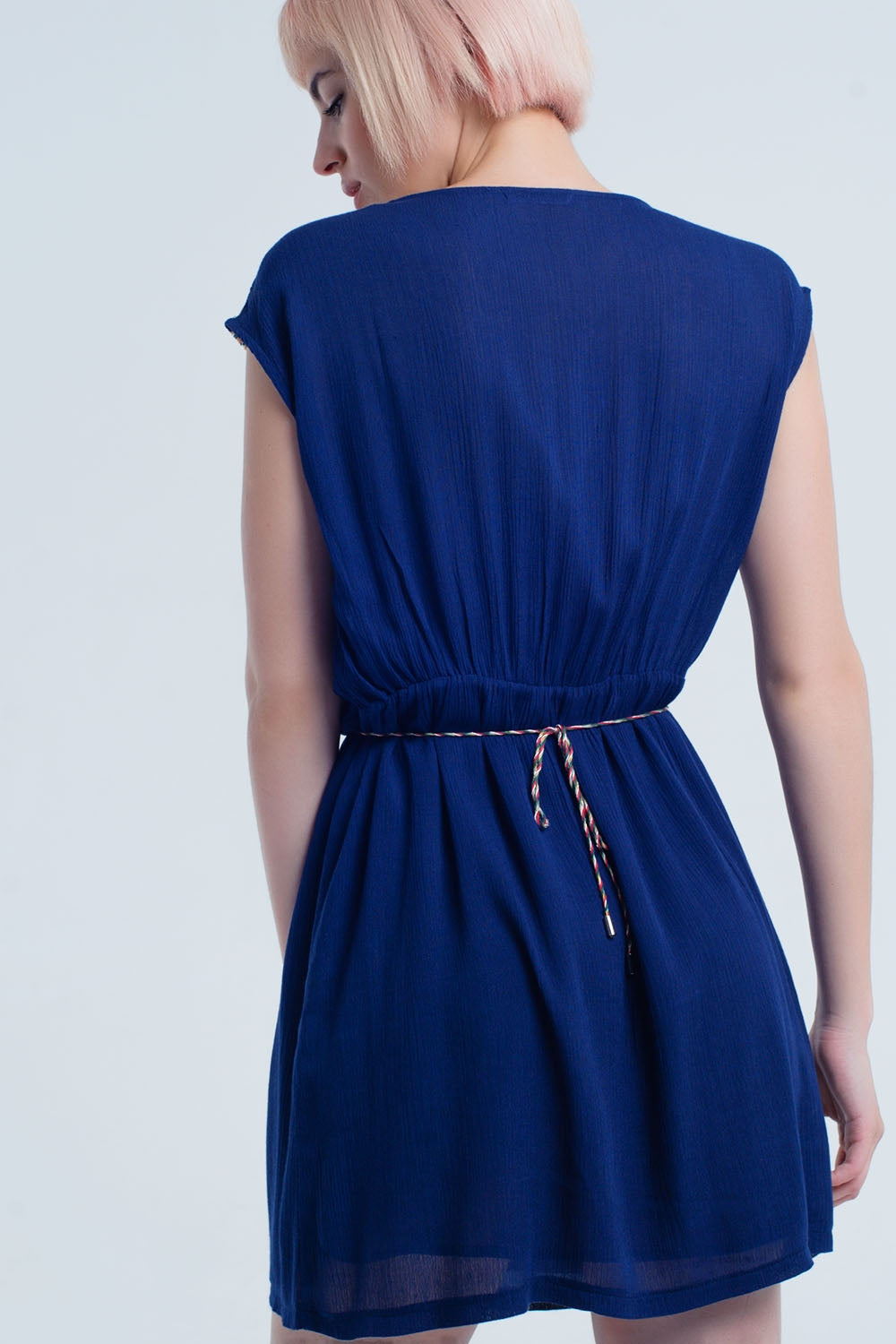 Vestido mini azul marino con bordados