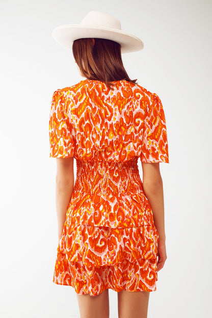 Vestido mini con escote en V y estampado floral en naranja