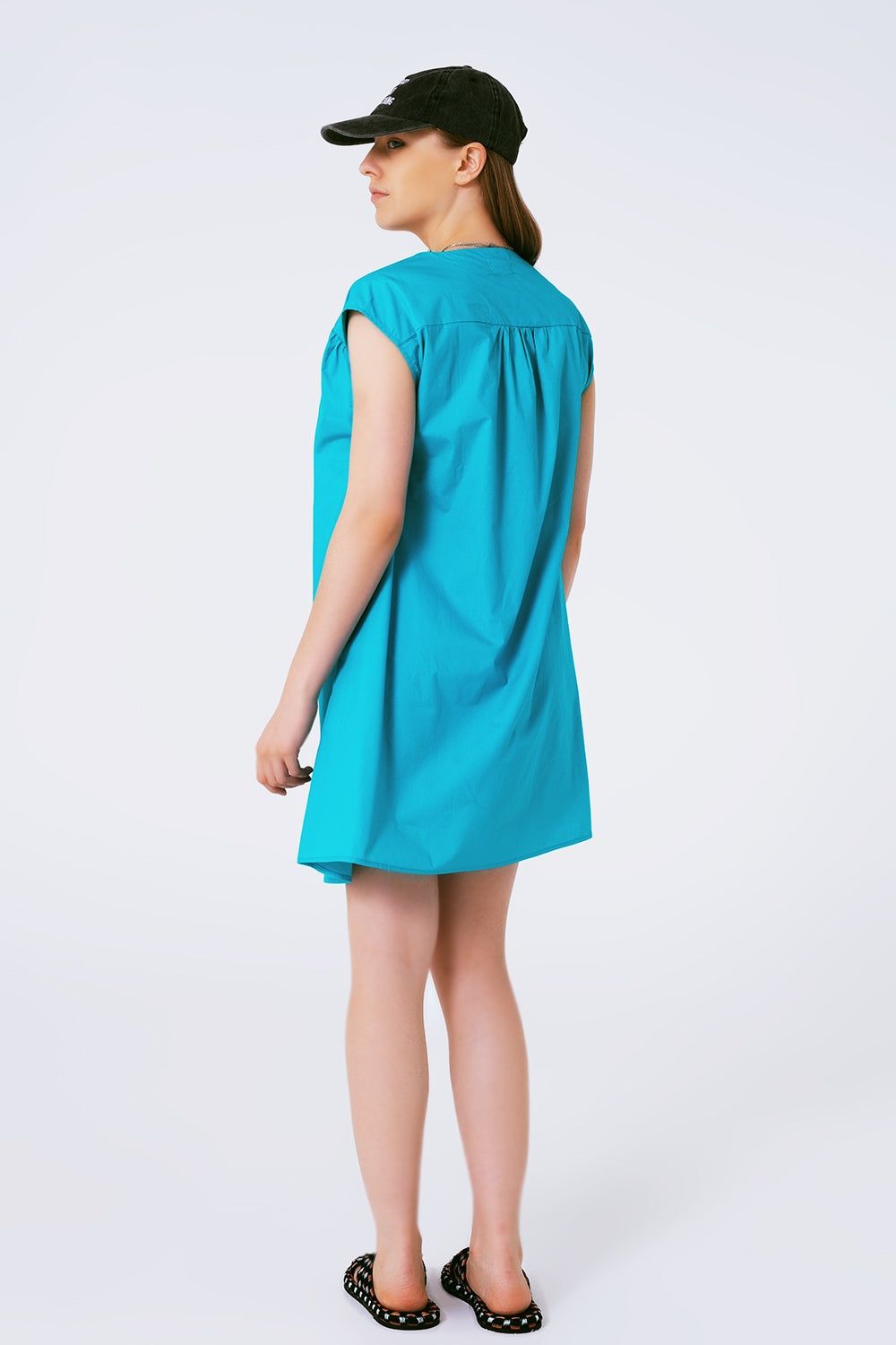 Vestido mini de popelina sin mangas en turquesa
