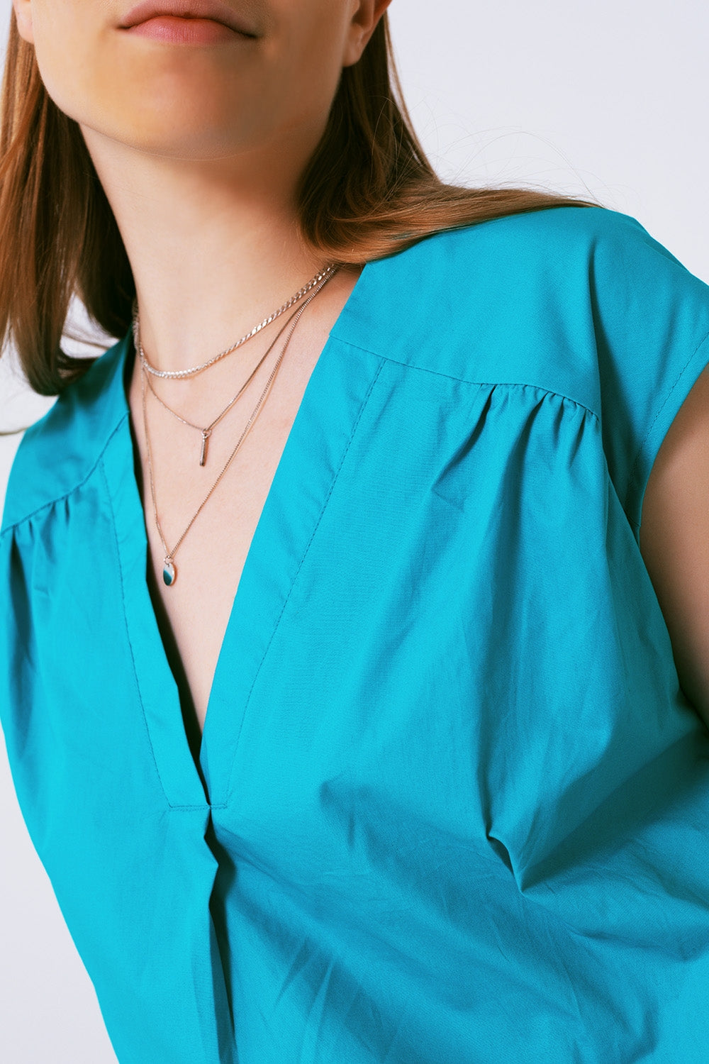 Vestido mini de popelina sin mangas en turquesa