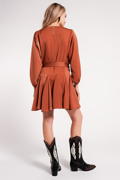 Vestido mini naranja con cinturón a juego de satén