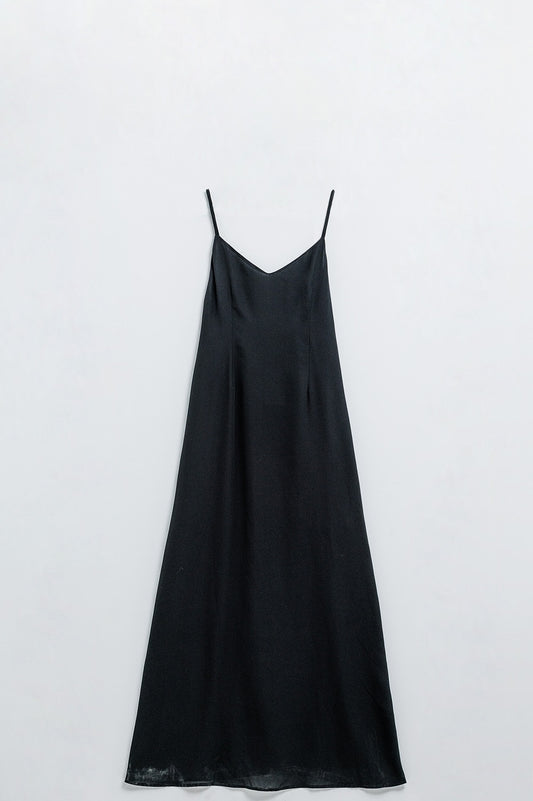 Q2 Vestido negro de satén de doble capa con tirantes