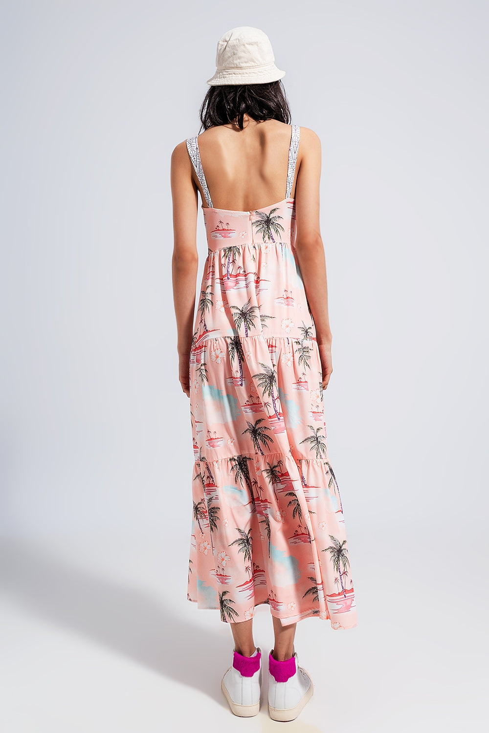 Vestido playero largo rosa de tirantes con estampado tropical