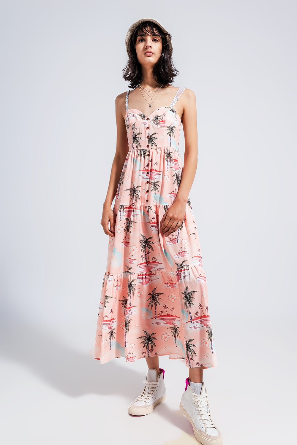 Vestido playero largo rosa de tirantes con estampado tropical