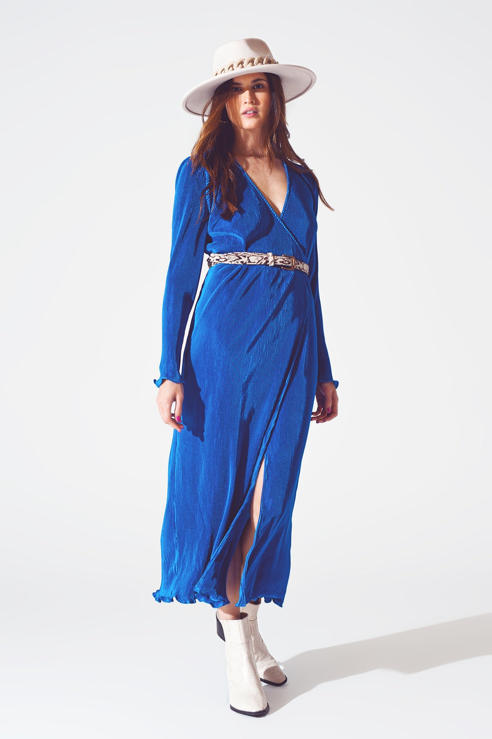 Vestido plisado de satén cruzado en azul