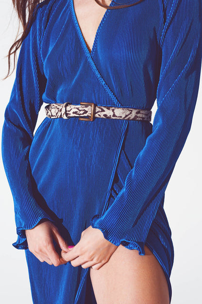 Vestido plisado de satén cruzado en azul