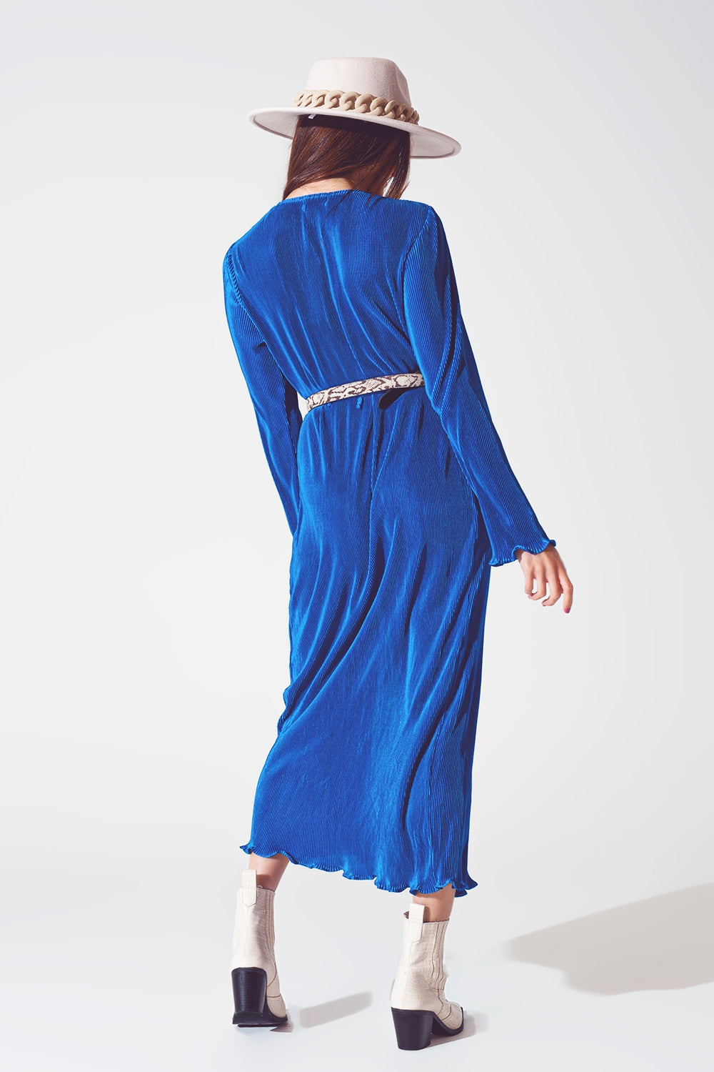 Vestido plisado de satén cruzado en azul