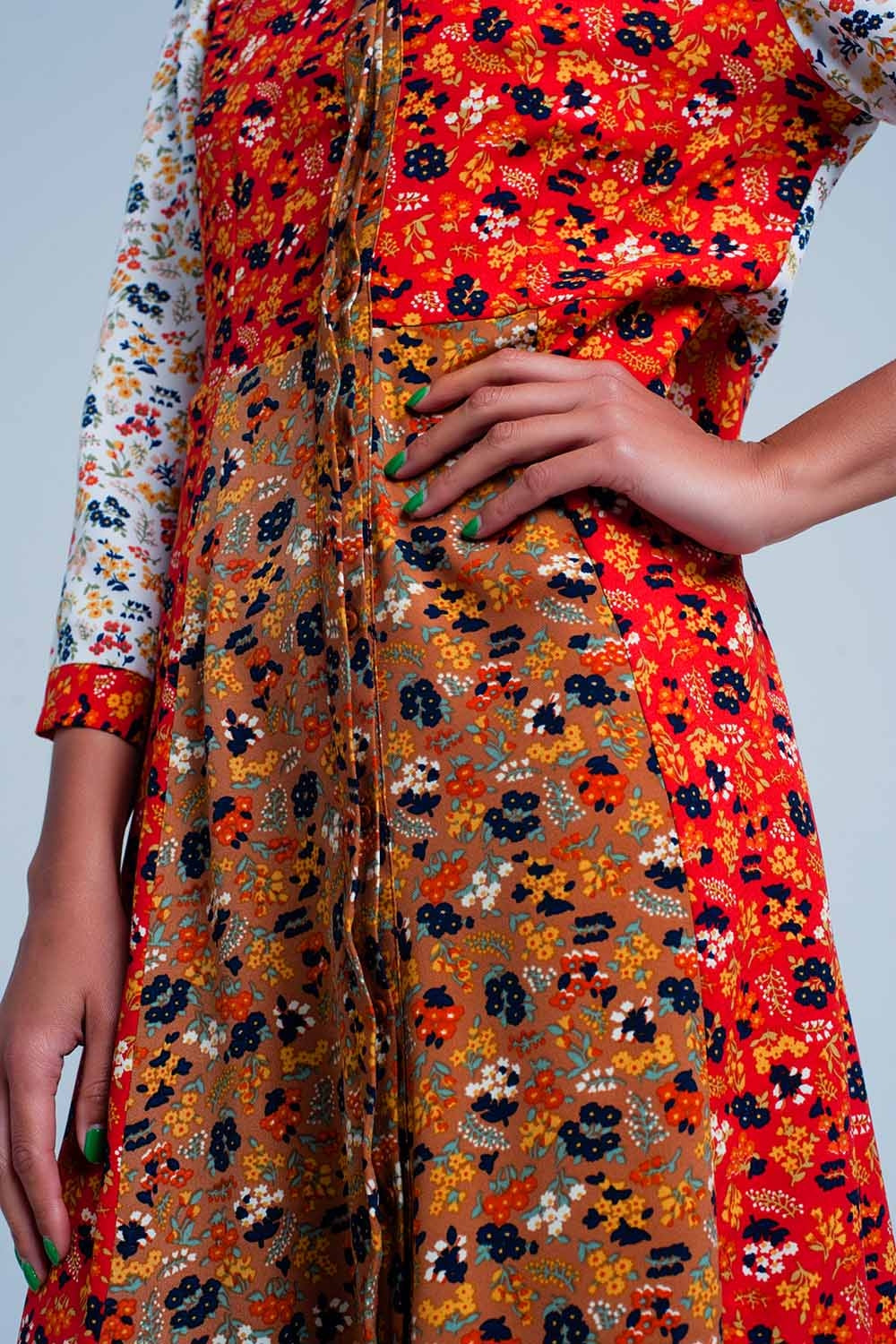 Vestido Rojo camisero de manga larga con flores de jardín