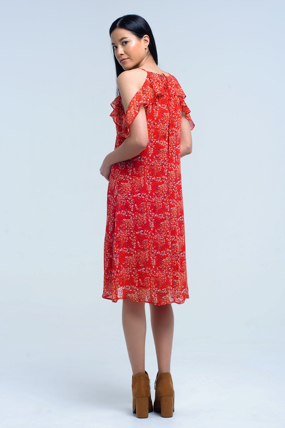 Vestido rojo con flores impresas y volantes
