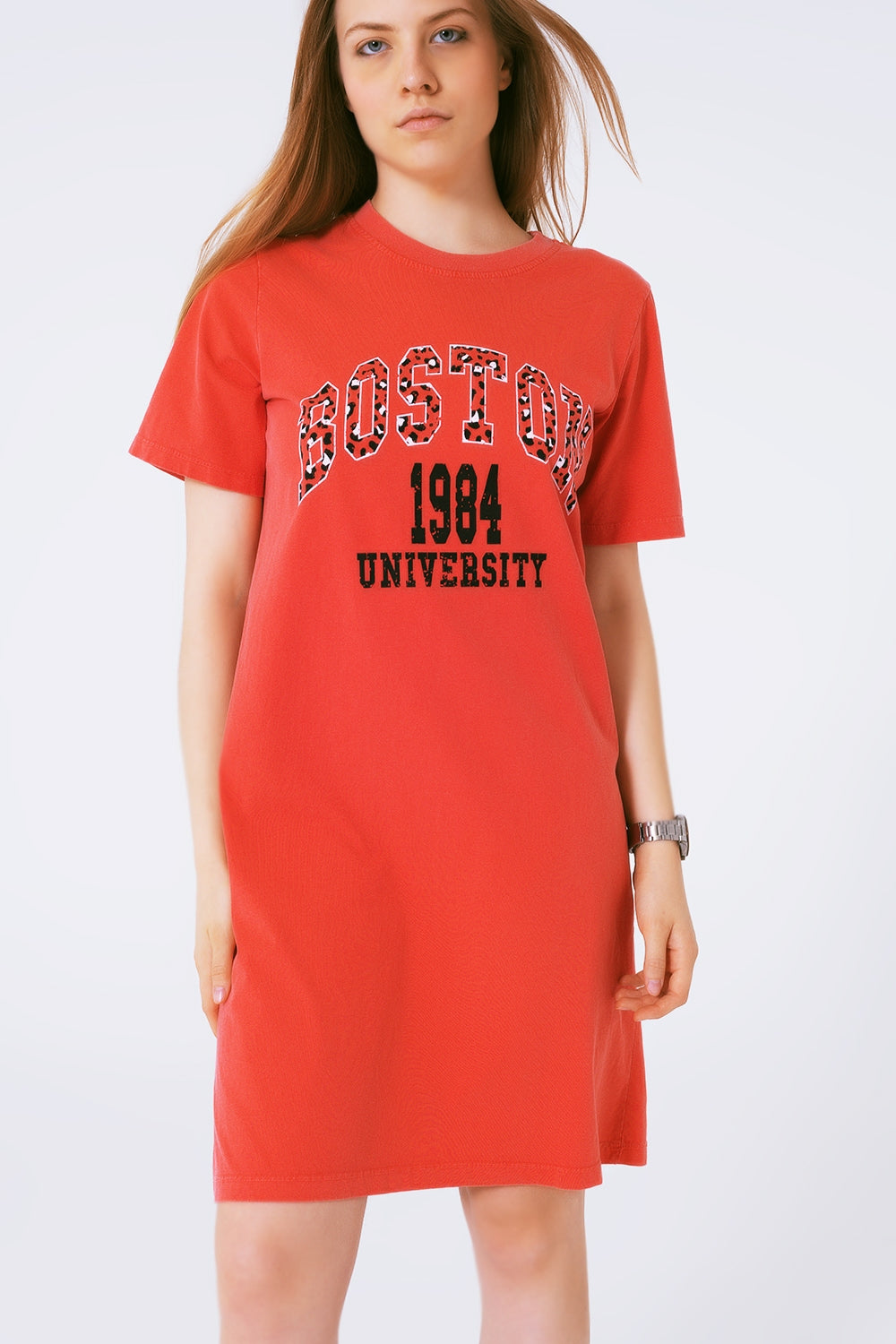 Vestido rojo midi estilo camiseta Boston 1984 University